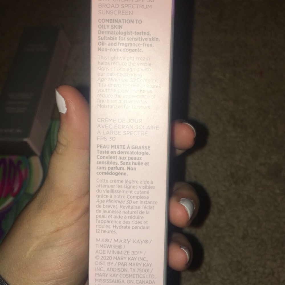 Mary Kay Age minimize day cream with spf for oily to combo skin NEW - Picture 2 of 3